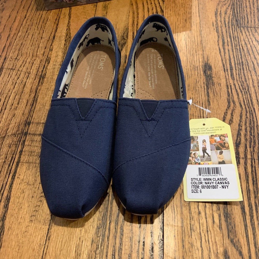 NWT Women’s TOMS shoes. Size 6